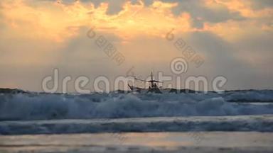 日出时在<strong>海上钓鱼</strong>船在哈特·赵三兰海滩